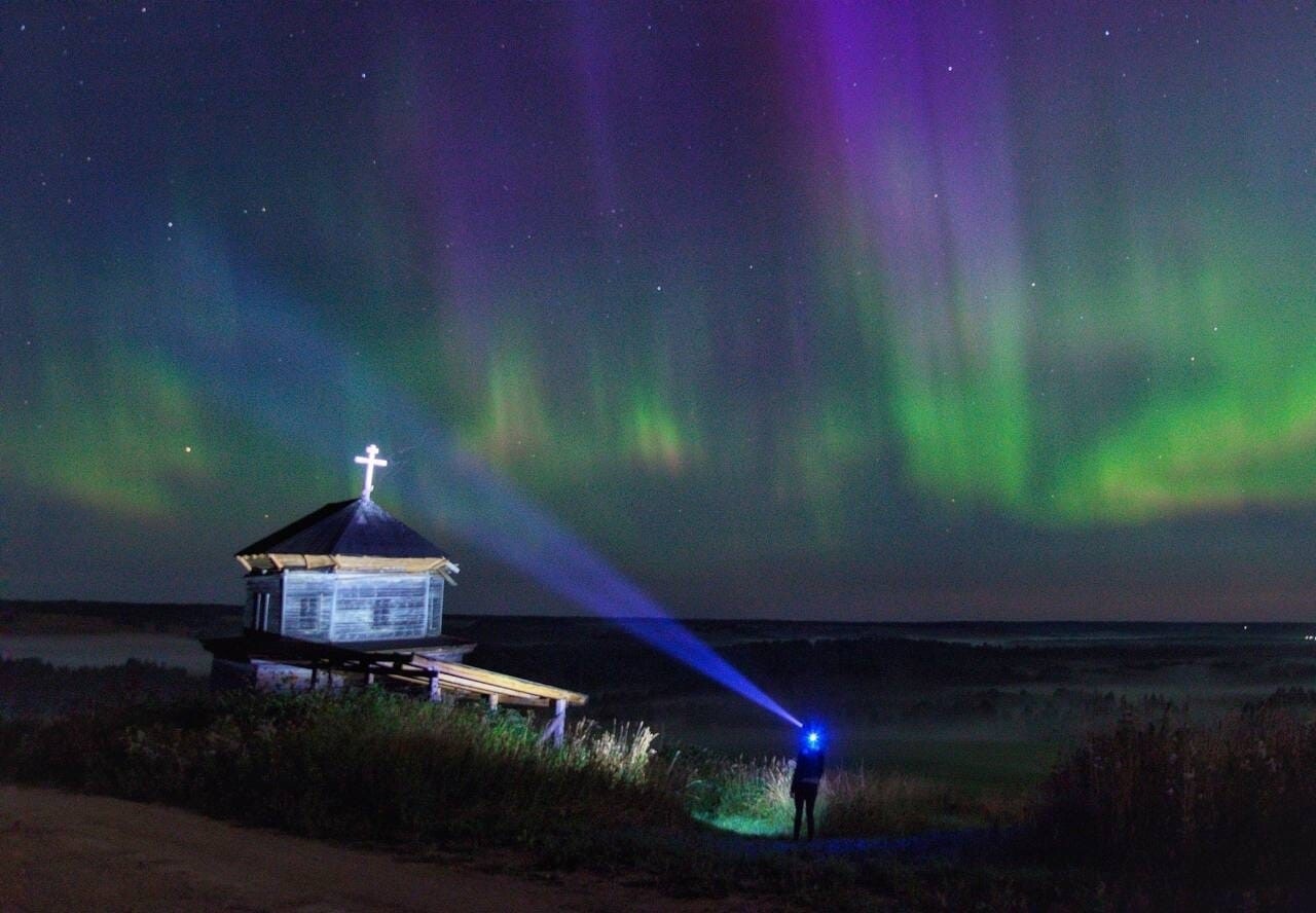 Уникальное явление в Архангельской области: северное сияние жаркой летней ночью